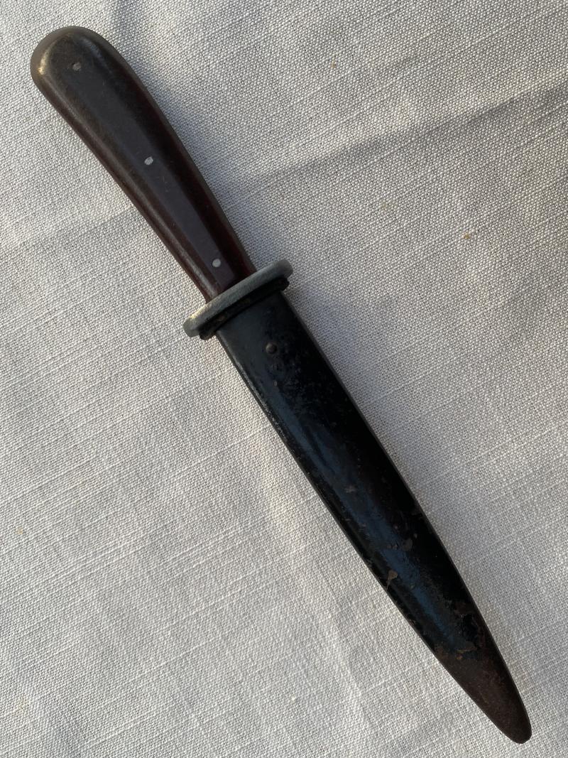 A RARE 'PUMA' FIGHTING KNIFE.