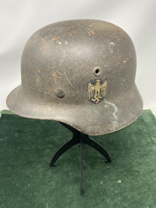 UNTOUCHED ‘GARAGE FIND’  M40 SINGLE DECAL WEHRMACHT HELMET.
