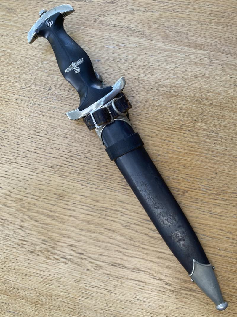 A VERY NICE EXAMPLE OF AN EARLY SS ‘33 DAGGER WITH VERTICAL HANGER BY HAMMESFAR.
