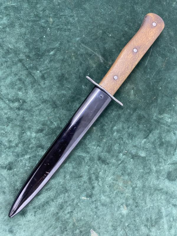 A STONE MINT LUFTWAFFE FIGHTING KNIFE ‘5’.