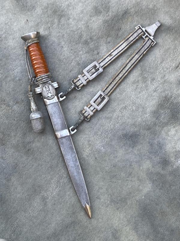 A VERY NICE EXAMPLE OF A COMPLETE ‘SOCIAL WELFARE’ OFFICERS DRESS DAGGER WITH ORIGINAL STRAPS AND 42cm PORTAPEE.