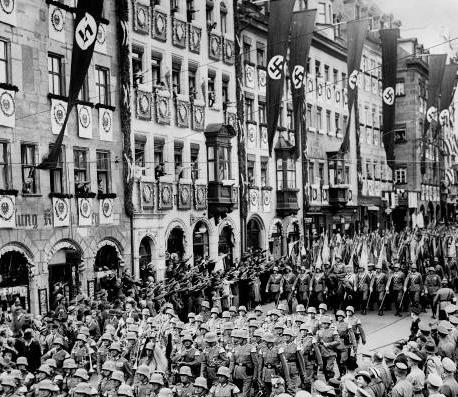 EXTREMELY LONG NSDAP/PARTY BUILDING 'STREAMER' FLAG DRAPE!
