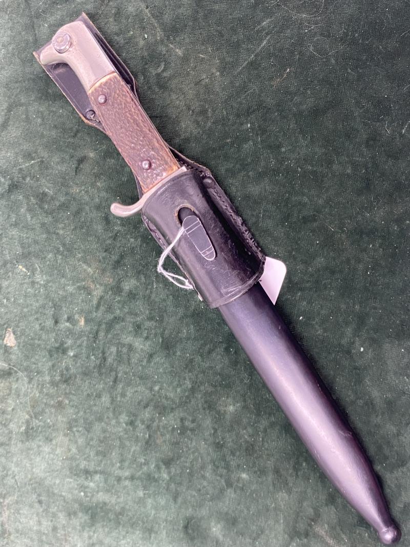 A SHORT ‘JÄGER DIV’ DRESS BAYONET WITH STAG GRIPS AND FROG BY E.P&S.