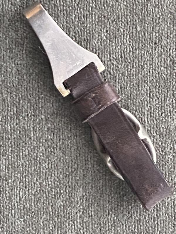 AN EARLY SINGLE LEATHER SHORT HANGER FOR SA/NSKK DAGGERS.