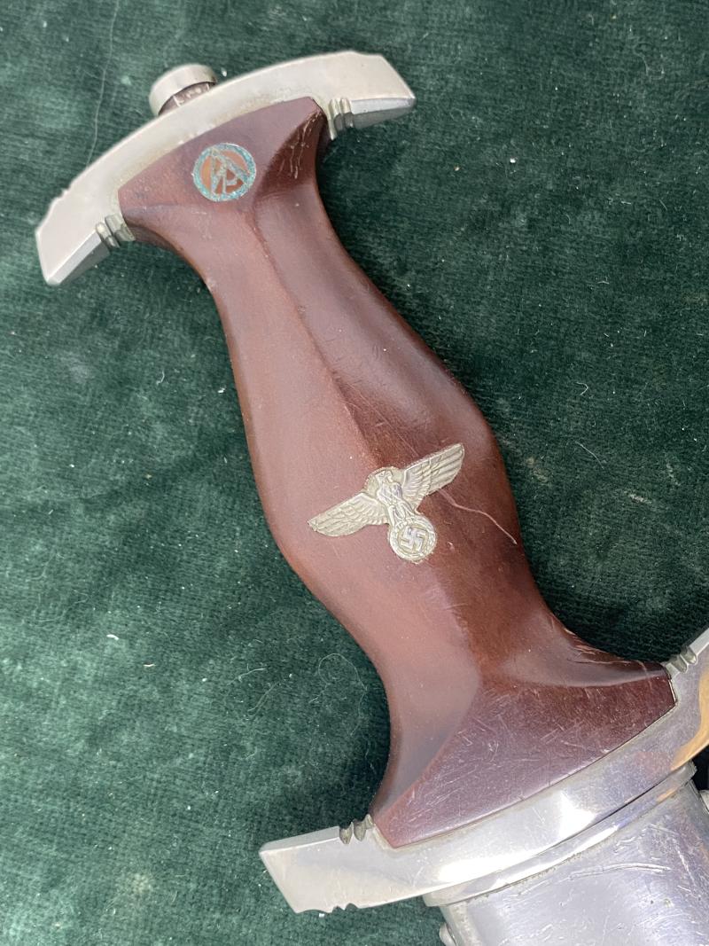 A Nr. MINT CONDITIONED EARLY SA DAGGER BY MOST DESIRABLE MAKER ‘BISMARK’.