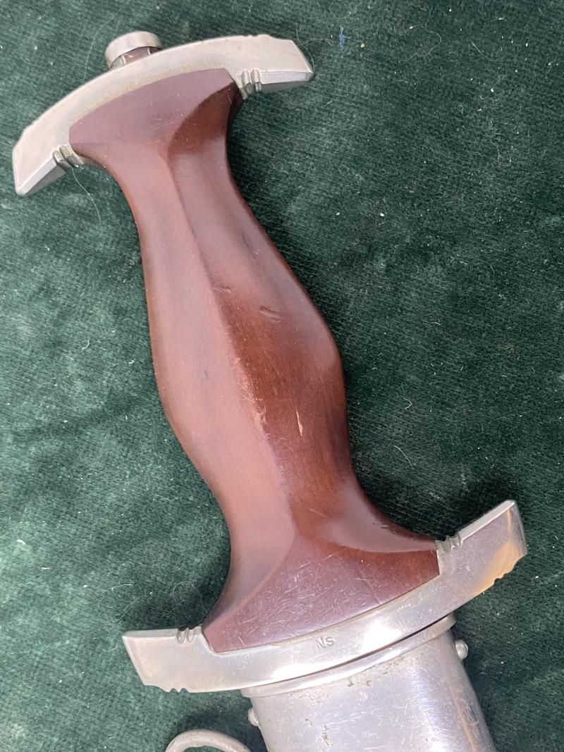 A Nr. MINT CONDITIONED EARLY SA DAGGER BY MOST DESIRABLE MAKER ‘BISMARK’.