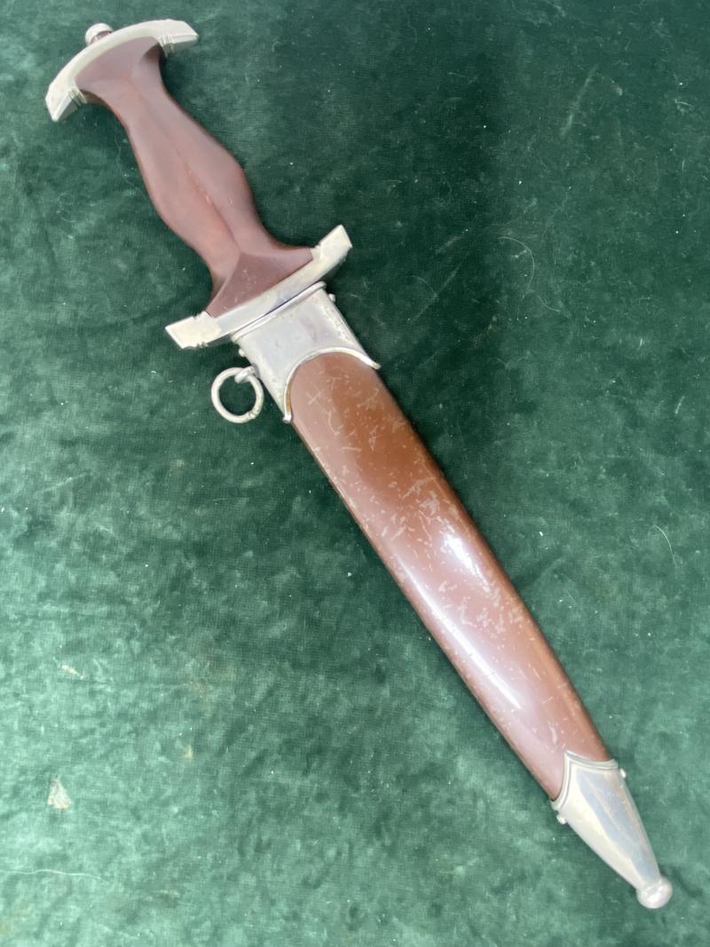 A Nr. MINT CONDITIONED EARLY SA DAGGER BY MOST DESIRABLE MAKER ‘BISMARK’.