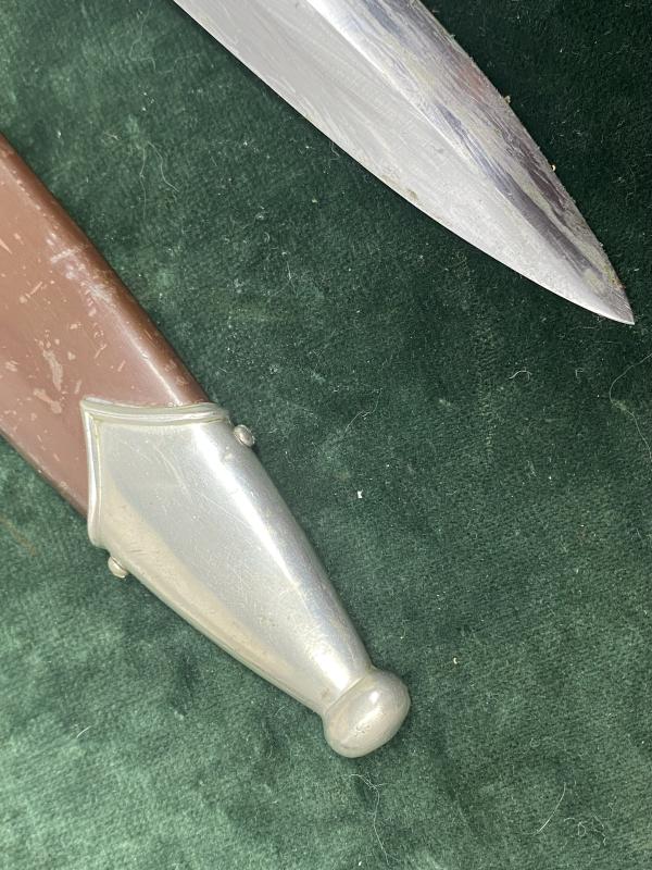 A Nr. MINT CONDITIONED EARLY SA DAGGER BY MOST DESIRABLE MAKER ‘BISMARK’.