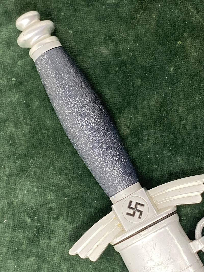 A ‘CRACKLE FINISH’. NSFK FLYERS DAGGER BY HELBIG.