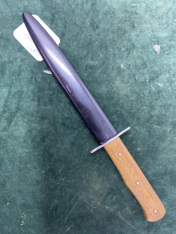 A MINT EXAMPLE OF A  LUFTWAFFE FIGHTING KNIFE WITH RARE ‘S’ MAKER.