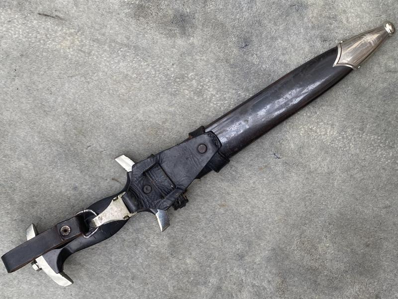 ******A SUPERB EARLY SS 33 DAGGER**** WITH VERTICAL HANGER BY HERDER.