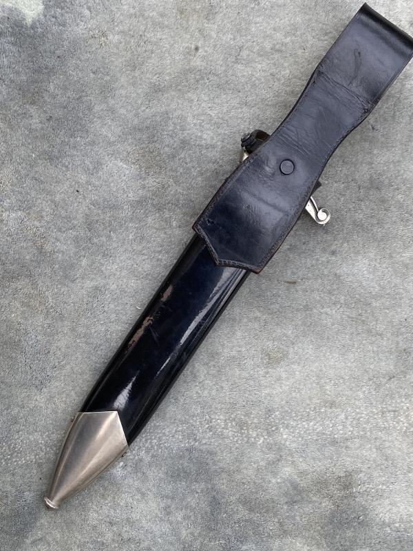 A NEAR MINT TENO MANS HEWER WITH ORIGINAL FROG.