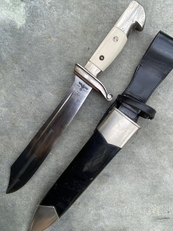 A NEAR MINT TENO MANS HEWER WITH ORIGINAL FROG.