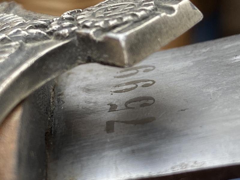 A NEAR MINT TENO MANS HEWER WITH ORIGINAL FROG.