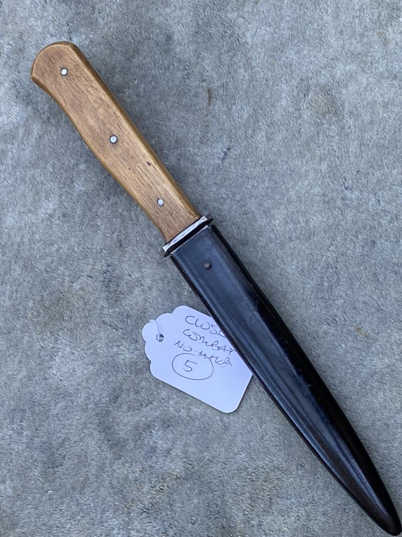 A THIRD REICH ‘NAHKAMPFMESSER’ IN MINT CONDITION.