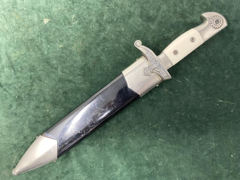 NEAR PERFECT TENO MANS HEWER BY EICKHORN.