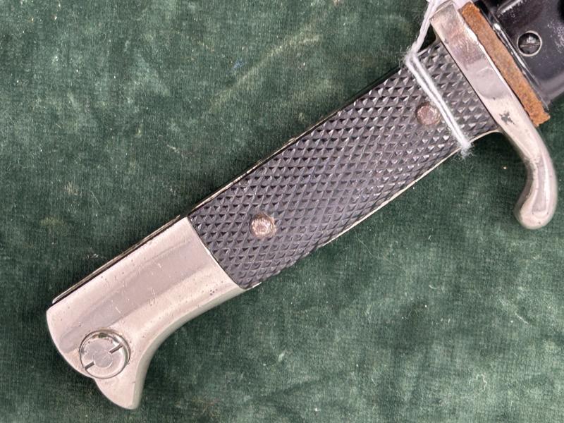 A SCARCE EXAMPLE OF A LONG SINGLE ETCHED BAYONET BY RICHARD HERDER.
