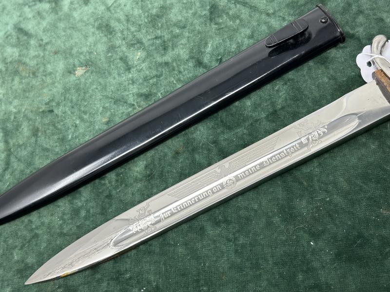 A SCARCE EXAMPLE OF A LONG SINGLE ETCHED BAYONET BY RICHARD HERDER.