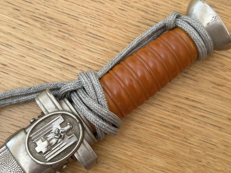 A BEAUTIFUL RED CROSS OFFICERS DAGGER WITH KNOT.