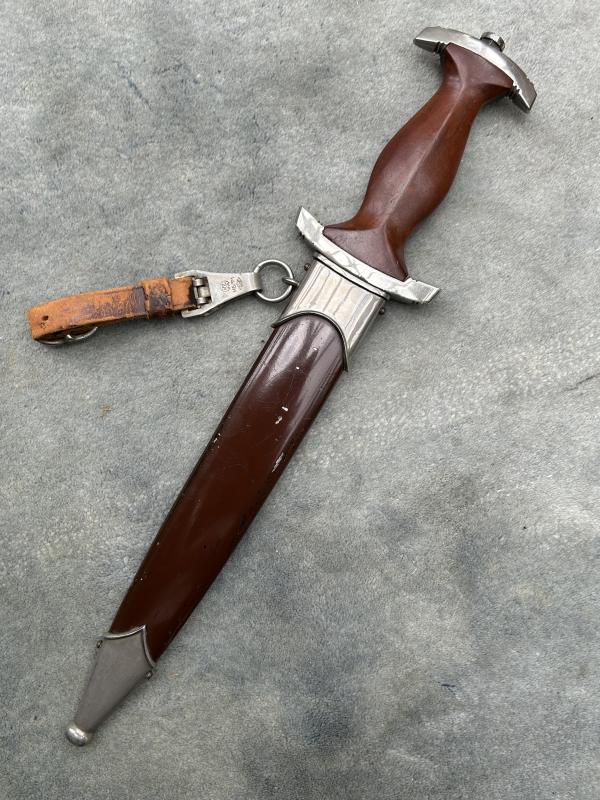 A NEAR MINT ‘TRANSITIONAL’ SA DAGGER BY HOLLER.