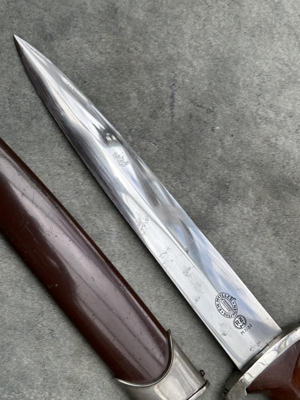 A NEAR MINT ‘TRANSITIONAL’ SA DAGGER BY HOLLER.