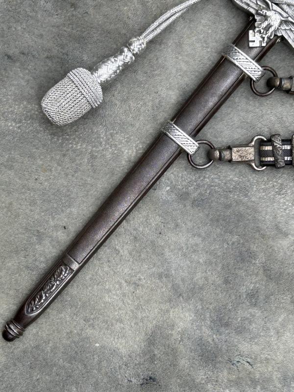 A MINT EXAMPLE OF LUFTWAFFE 2nd Pattn DAGGER BY ALCOSO. COMPLETE WITH HANGERS AND KNOT.