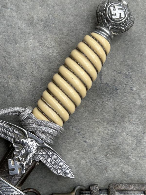 A MINT EXAMPLE OF LUFTWAFFE 2nd Pattn DAGGER BY ALCOSO. COMPLETE WITH HANGERS AND KNOT.