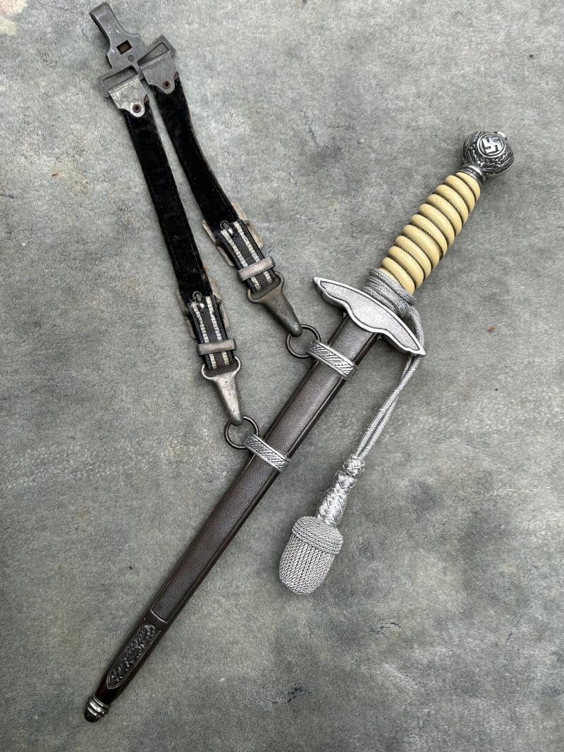 A MINT EXAMPLE OF LUFTWAFFE 2nd Pattn DAGGER BY ALCOSO. COMPLETE WITH HANGERS AND KNOT.