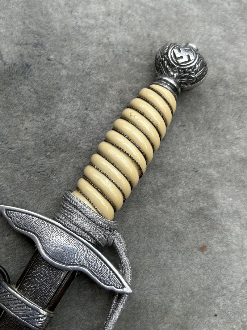 A MINT EXAMPLE OF LUFTWAFFE 2nd Pattn DAGGER BY ALCOSO. COMPLETE WITH HANGERS AND KNOT.