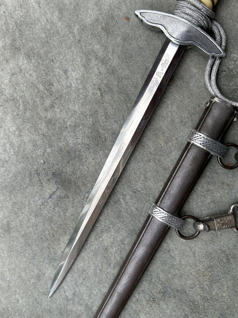 A MINT EXAMPLE OF LUFTWAFFE 2nd Pattn DAGGER BY ALCOSO. COMPLETE WITH HANGERS AND KNOT.
