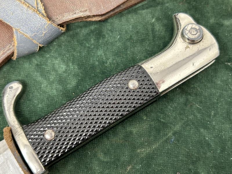 A CLASSIC - TEXT BOOK SHORT SINGLE ETCHED ‘SERVICE TIME’ DRESS BAYONET BY EICKHORN.