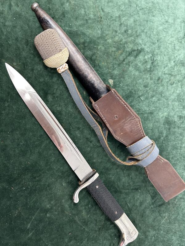 A CLASSIC - TEXT BOOK SHORT SINGLE ETCHED ‘SERVICE TIME’ DRESS BAYONET BY EICKHORN.