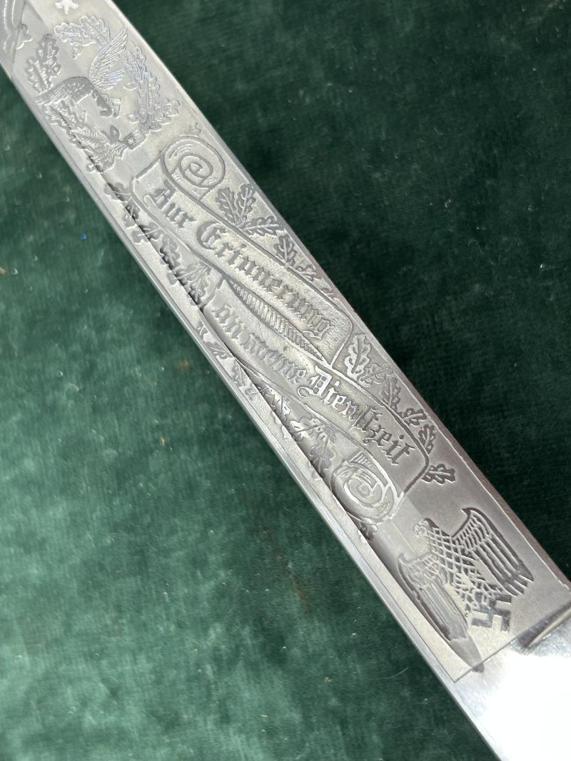 A CLASSIC - TEXT BOOK SHORT SINGLE ETCHED ‘SERVICE TIME’ DRESS BAYONET BY EICKHORN.