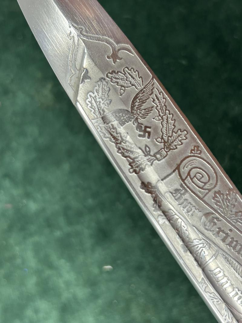 A CLASSIC - TEXT BOOK SHORT SINGLE ETCHED ‘SERVICE TIME’ DRESS BAYONET BY EICKHORN.