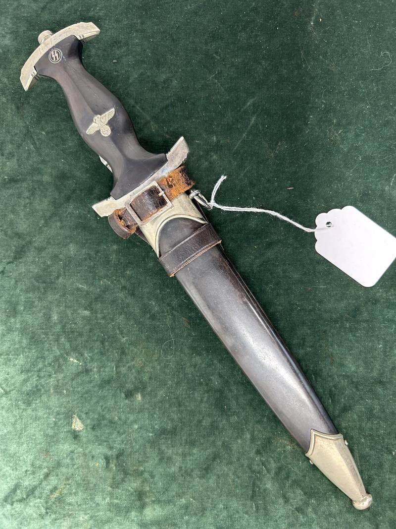 AN EARLY SS ‘33 DAGGER WITH ORIGINAL VERTICAL HANGER BY HERDER.