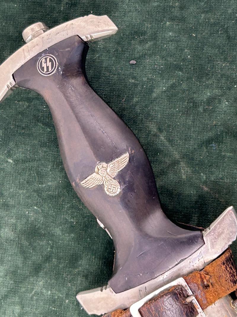 AN EARLY SS ‘33 DAGGER WITH ORIGINAL VERTICAL HANGER BY HERDER.