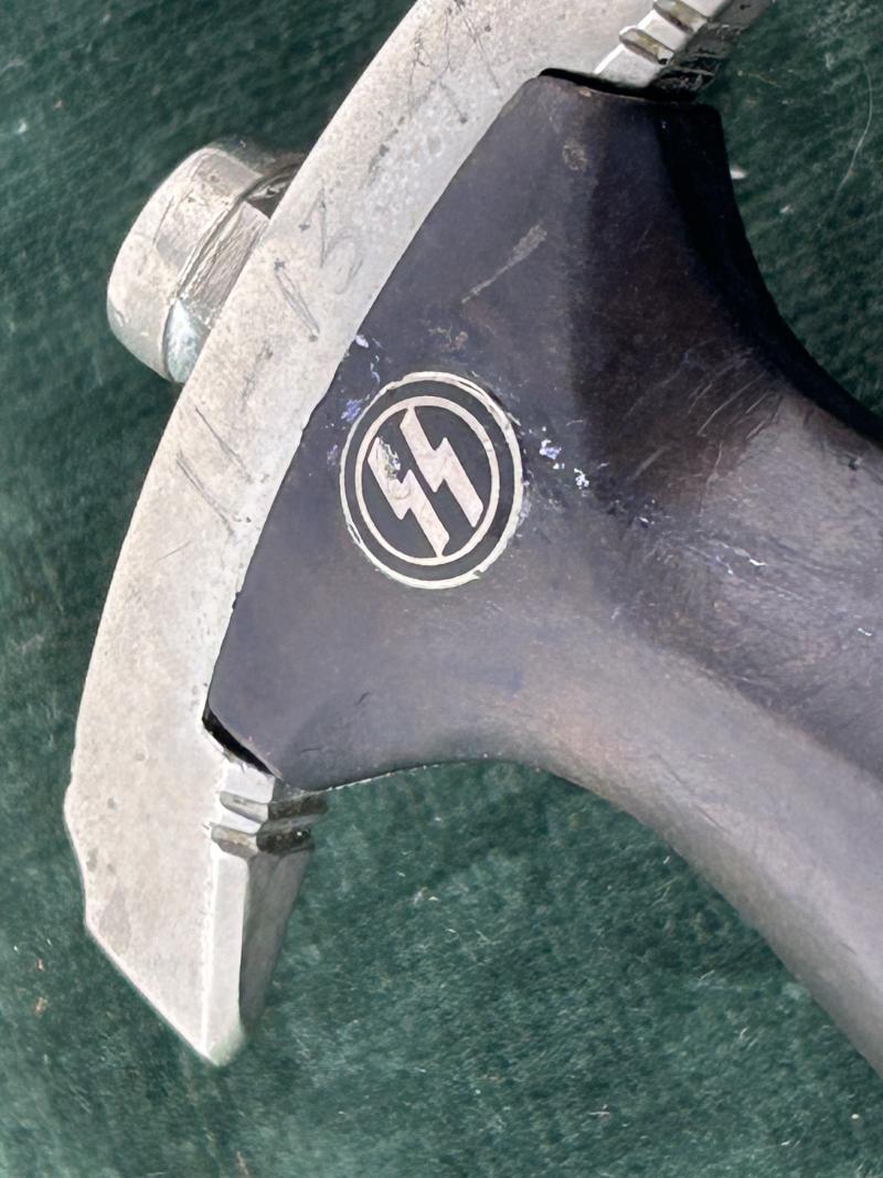 AN EARLY SS ‘33 DAGGER WITH ORIGINAL VERTICAL HANGER BY HERDER.