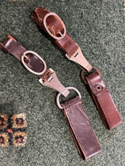 EARLY SINGLE SHORT SA DAGGER HANGER WITH BELT LOOP.