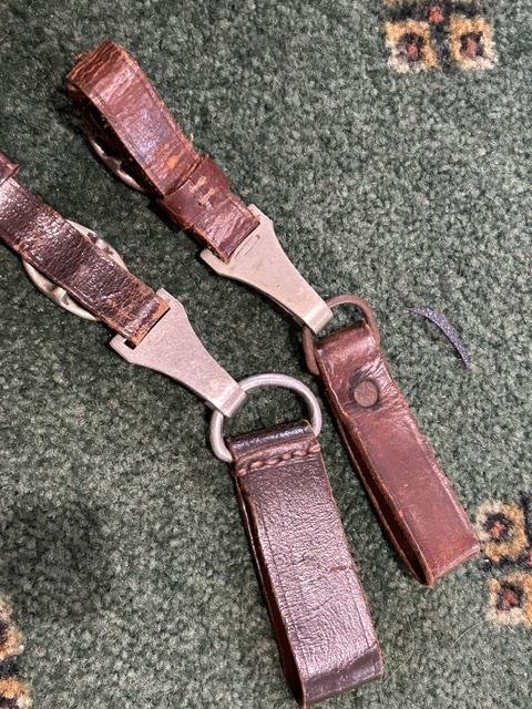 EARLY SINGLE SHORT SA DAGGER HANGER WITH BELT LOOP.