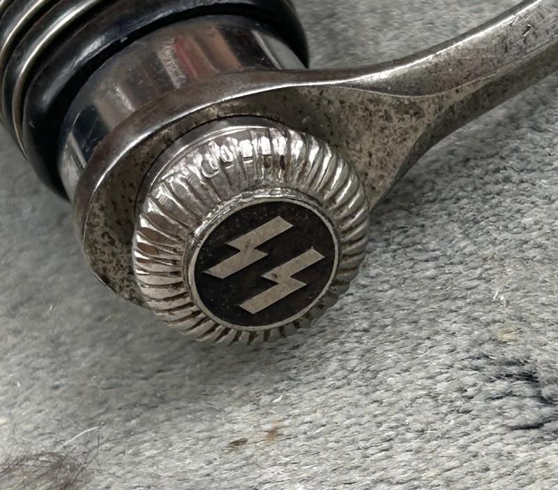 A UNIQUE EXAMPLE OF THE RARE SS ‘OFFICER CANDIDATE’ SWORD WITH INITIALS ON THE BLADE AND SS RUNES IN THE POMMEL.