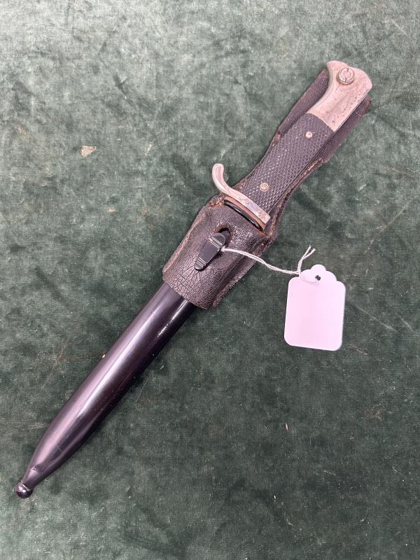 A SHORT SINGLE ETCH ‘MEMORY OF MY SERVICE TIME’ DRESS BAYONET BY PUMA.