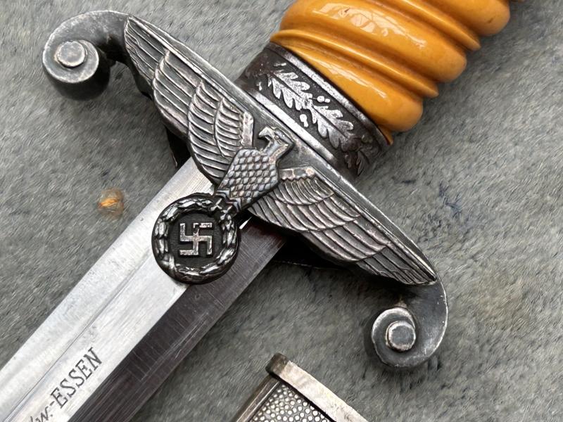 A VERY NICE ARMY OFFICERS DAGGER WITH ORANGE GRIP AND DISTRIBUTOR MARKED BLADE.