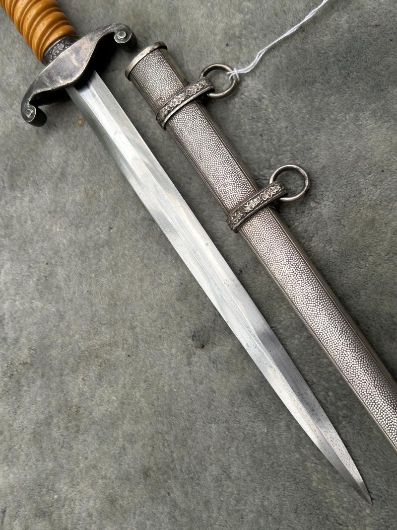 A VERY NICE ARMY OFFICERS DAGGER WITH ORANGE GRIP AND DISTRIBUTOR MARKED BLADE.
